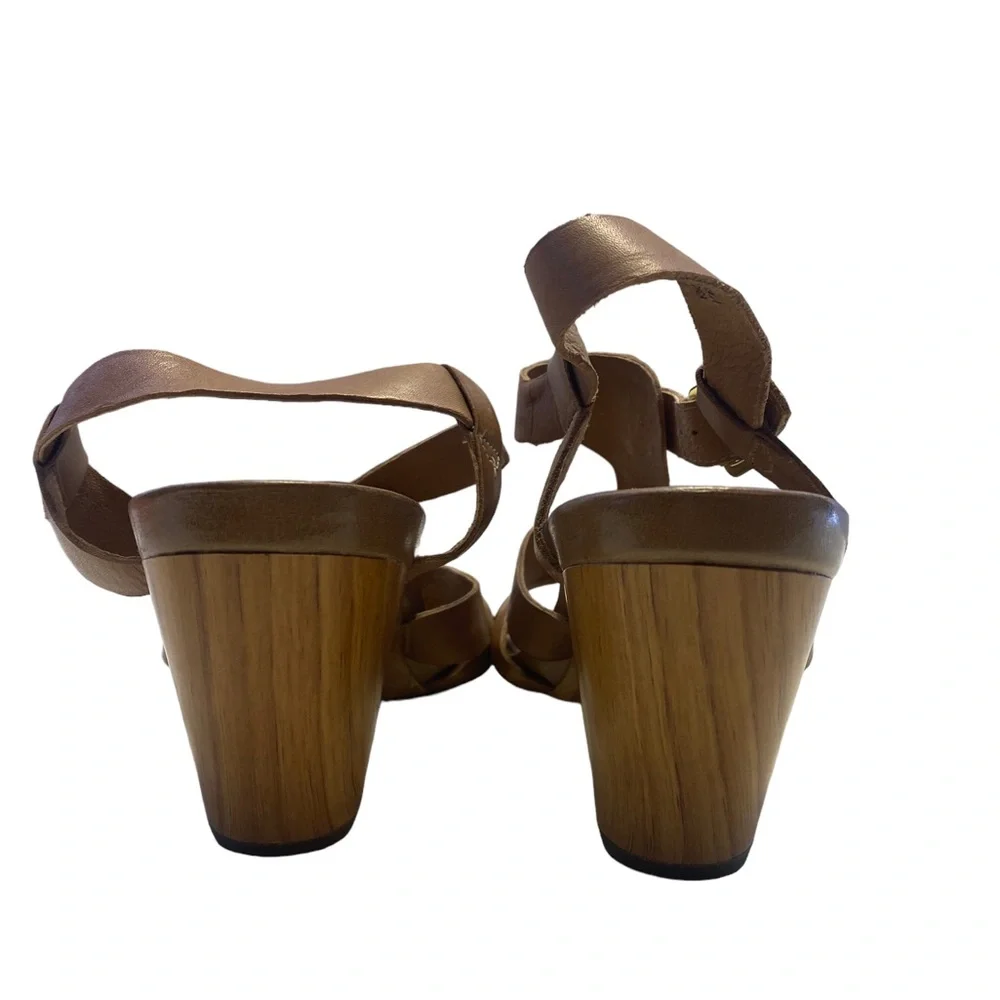 Clarks‎ 10  Tan Brown Strappy Wedge Sandal